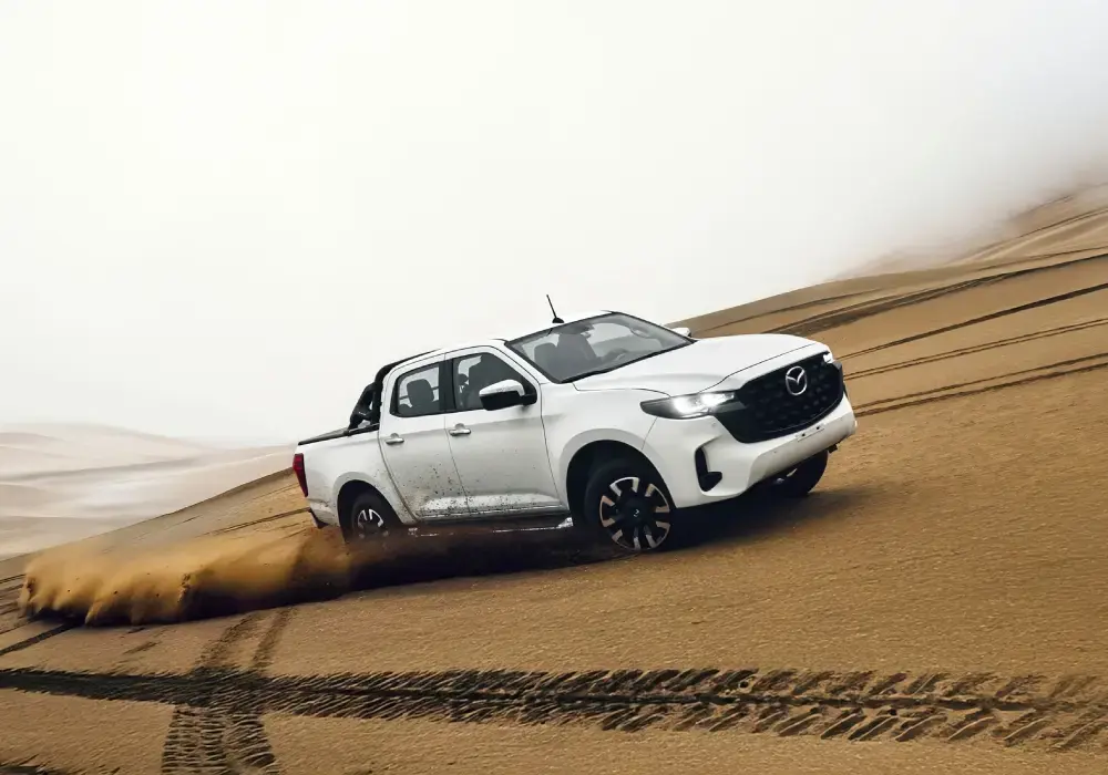 Vista frontal camioneta Pick Up 4x4 Mazda BT-50